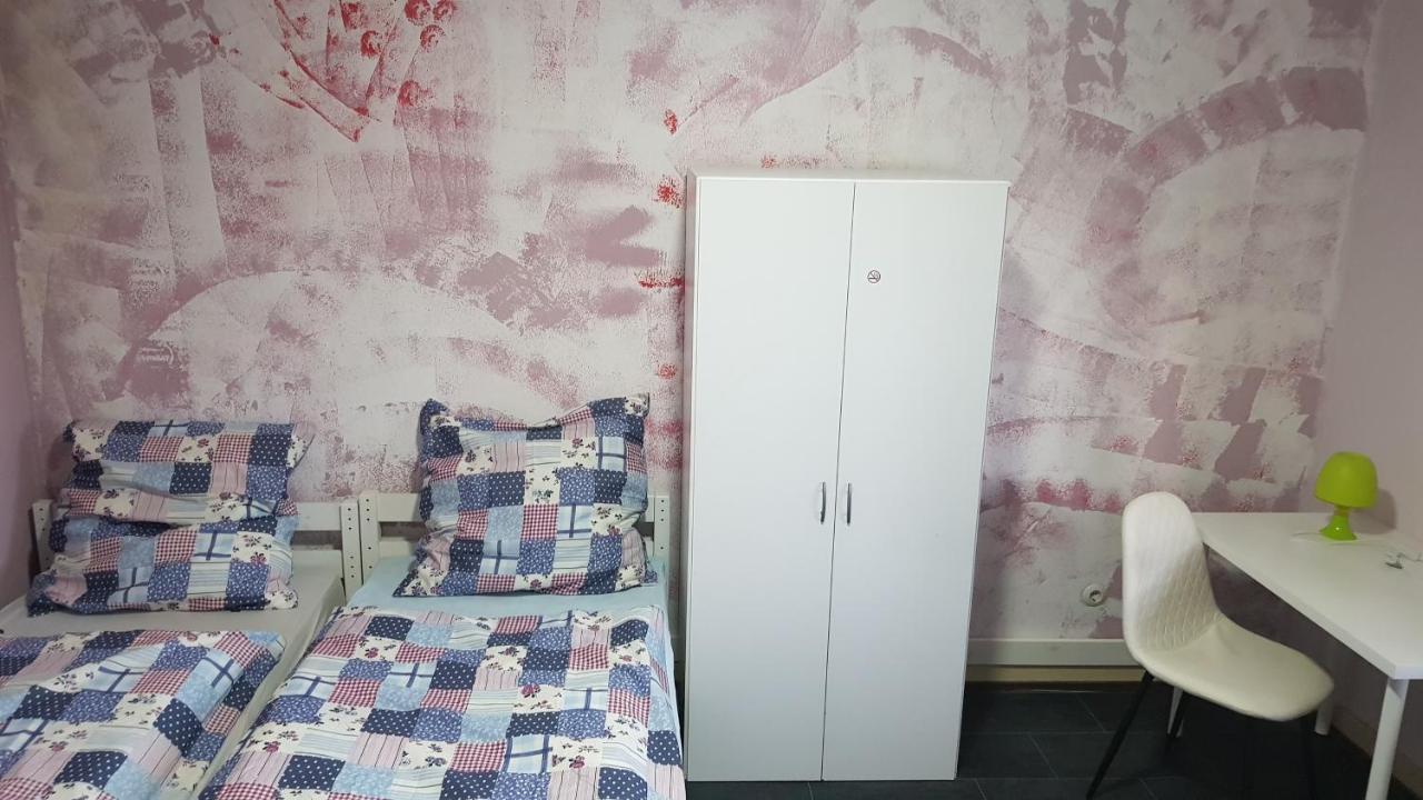 Handwerker Unterkunft Monteurzimmer Mit Gemeinschaftsbad In Brebach Саарбрюккен Экстерьер фото